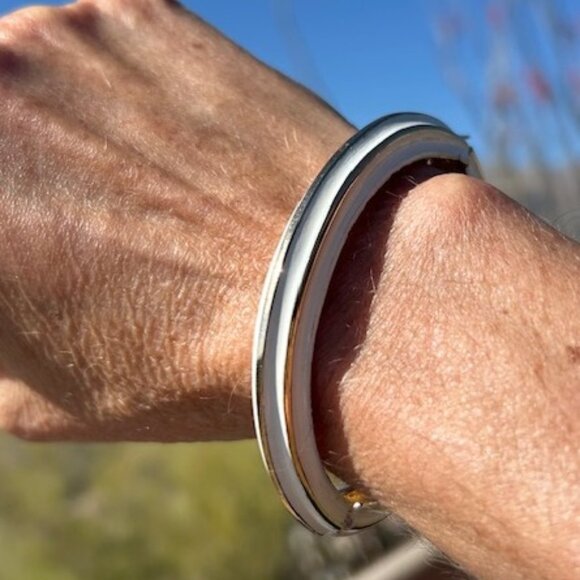 KRAMER of NY Gold White Enamel Striped Hinged Bangle BRACELET - Picture 4 of 8